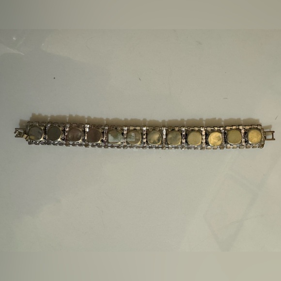 Vintage Costume Jewelry Bracelet with Green and Clear Rhinestones - Picture 2 of 5